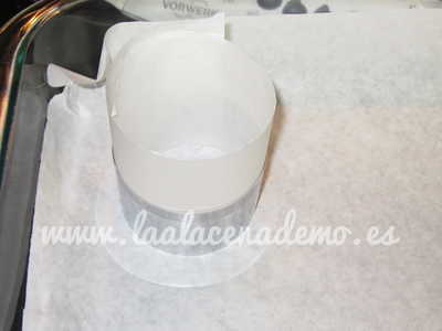 Paso 4: colocar papel de horno dentro del molde