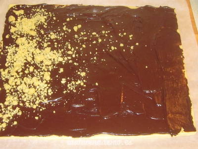 Paso 2: extiende el chocolate encima de la coca
