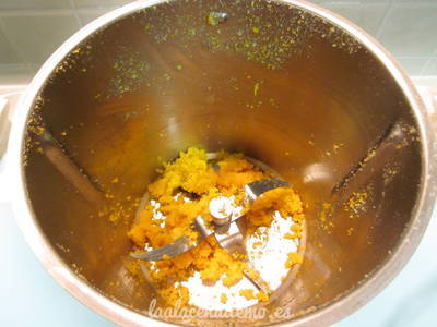 Paso 2: azúcar y piel de naranja picada