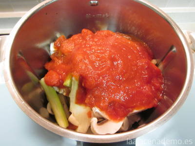 Paso 2: pon las verduras en el vaso del thermomix