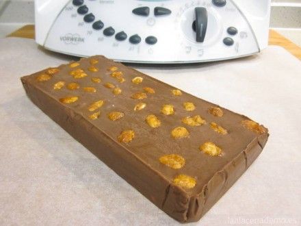 Turrón de chocolate con cacahuetes garrapiñados Thermomix