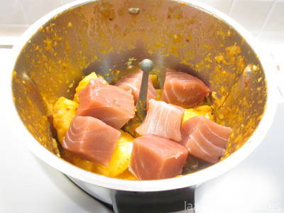 Paso 6: añade el atún cortado en tacos