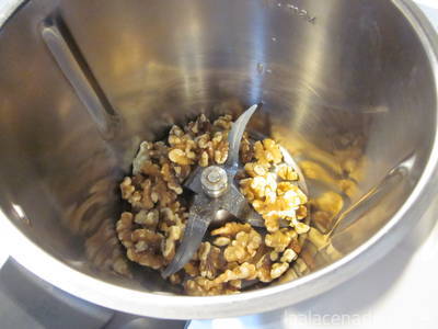 Paso 1: Pica las nueces en el vaso