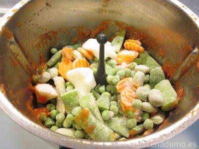 Paso 5: añade la menestra de verduras congelada