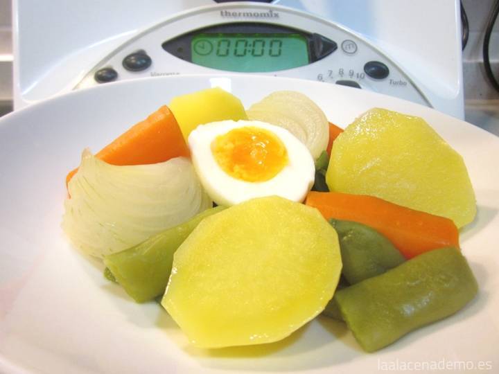 Hervido con Thermomix (judías verdes, cebolla, patatas, zanahoria y huevo)