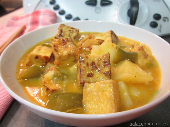 Curry de Tofu con patatas y pimiento en Thermomix